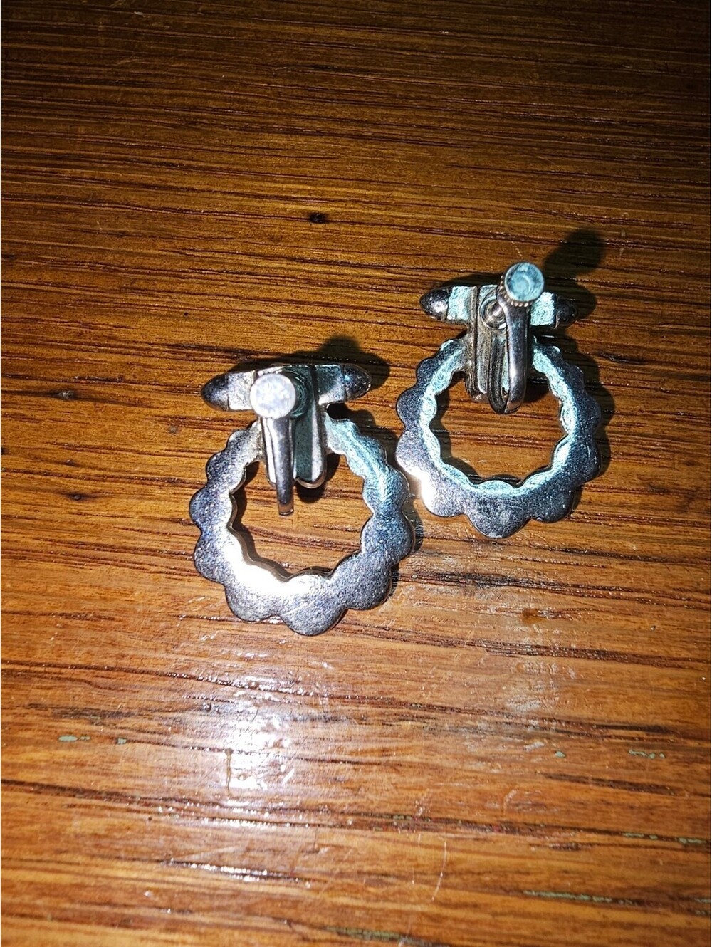 Vintage Silver Tone Scalloped Wreath Hoop Clip On Earrings Modernist - Picture 4 of 5